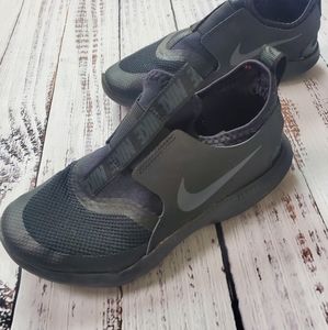 Boys Nike black Flexrunner running shoes 1.5Y